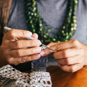 person-holding-crochet-hook-2897128-1Photo-by-Diego-Pontes-from-Pexels-square-scaled